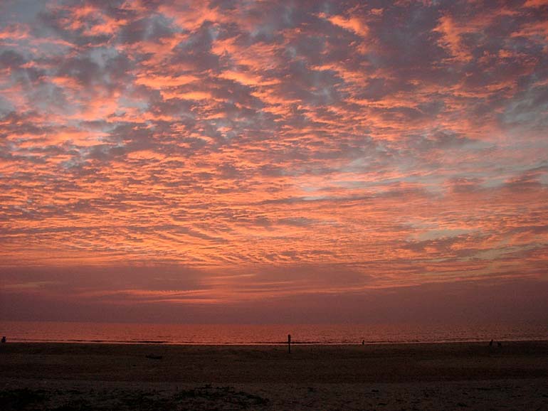 Solchen Sonnenuntergang gibt es oft am Varca Beach ...